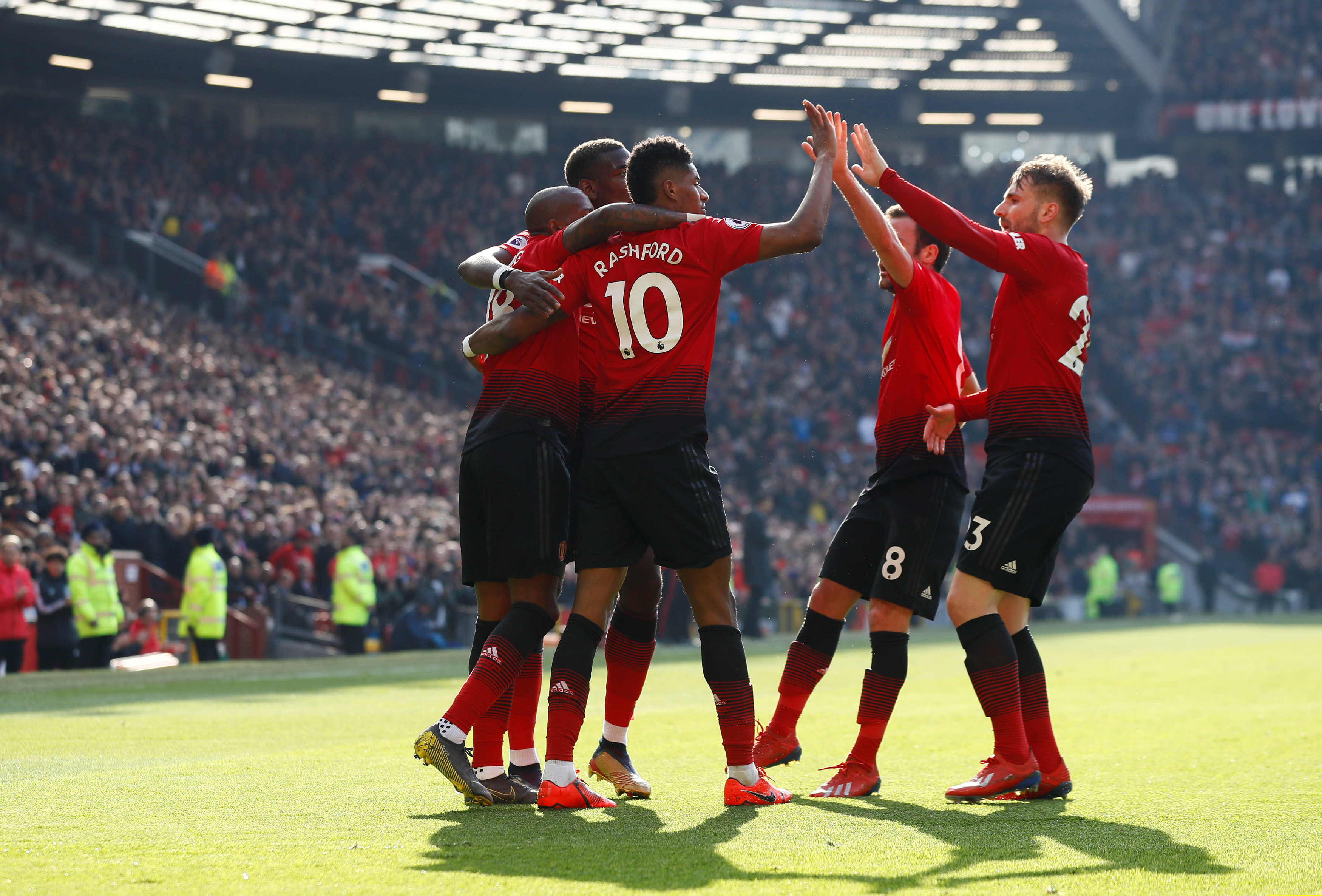 主裁判亲自 主裁判亲自